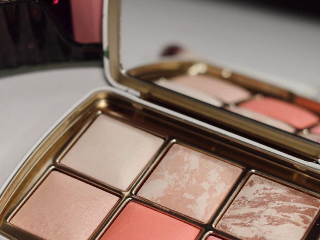 Sashaunisex: Revolutionizing Art in Beauty with Hourglass Cosmetics
